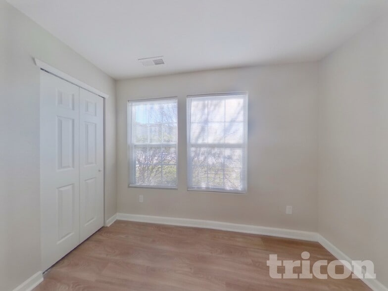 Building Photo - 809 Littleton Dr