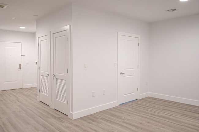 Building Photo - 276 Reock St