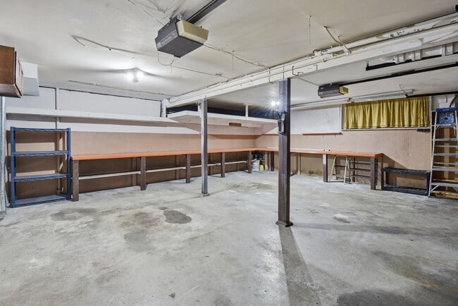 Building Photo - 3bd/2ba Bellevue Home