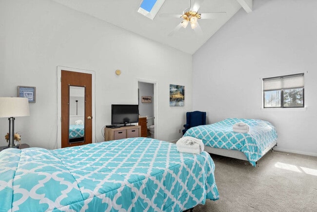 Building Photo - 1920 Bent Grass Dr