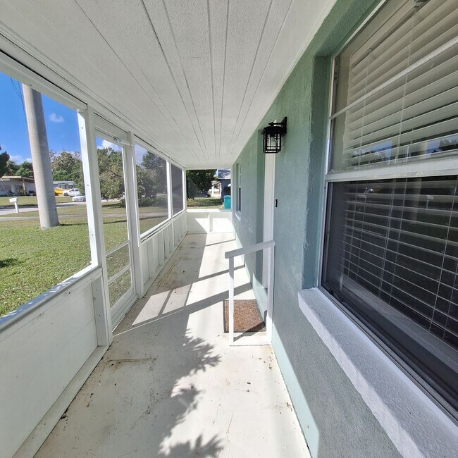 Building Photo - PEACEFUL NEIGHBORHOOD WITH 2 BEDROOMS AND ...