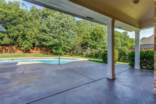 Building Photo - 216 Canyon Lake Dr