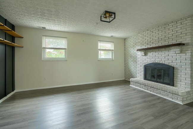 Building Photo - 651 Dovalon Pl
