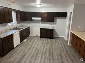 Building Photo - Cozy 3 Bedroom 2 Bathroom Townhouse