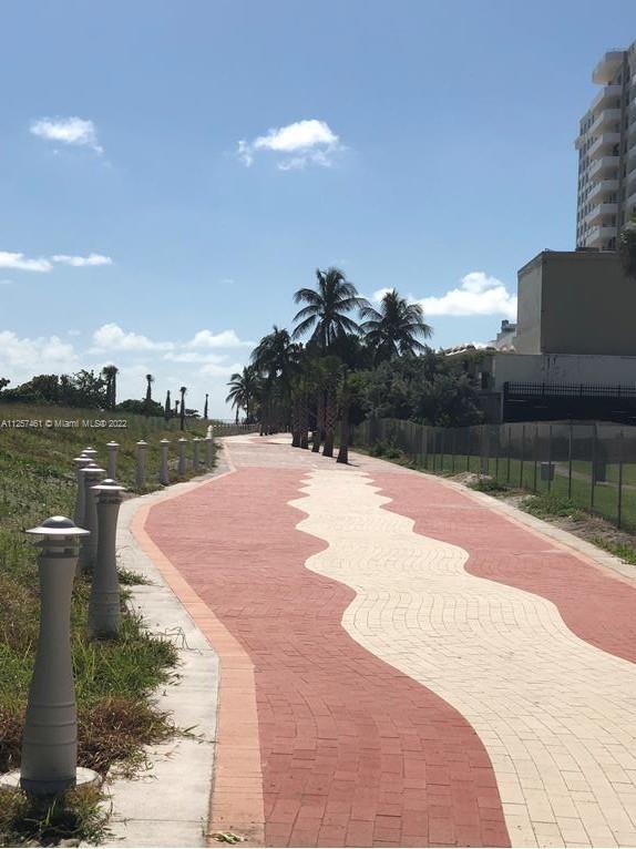 Building Photo - 5601 Collins Ave