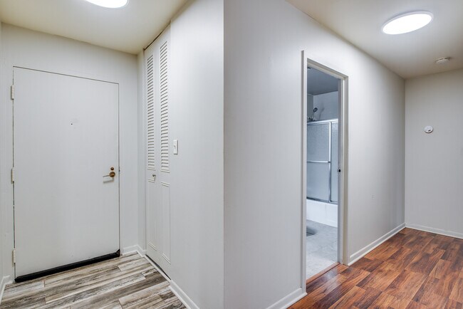 Building Photo - 1049 W Ogden Ave