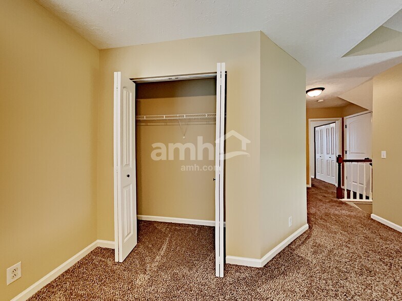 Building Photo - 4108 Meadow Green Dr