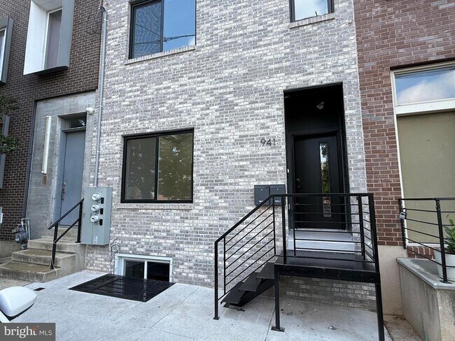 Building Photo - 941 N 6th St