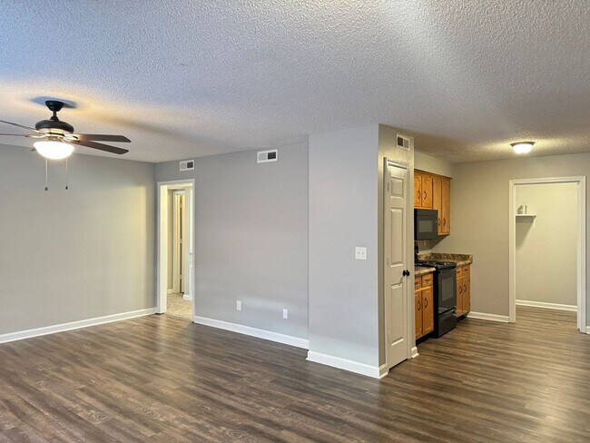 Building Photo - 3895 Northeast Dr