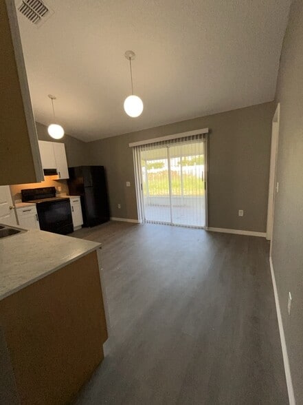 Building Photo - 240 Dalton Dr