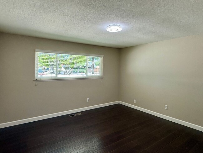 Building Photo - Updated 3 Bedroom 2 Bath Blossom Valley Duplex w/Private Yard