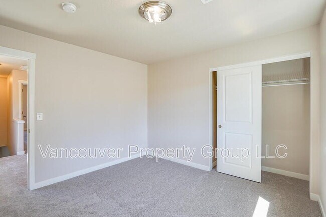 Building Photo - 6121 NE 105th Ave