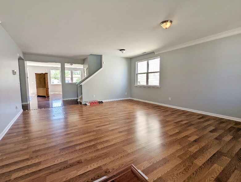 Building Photo - 343 Edgecroft Way