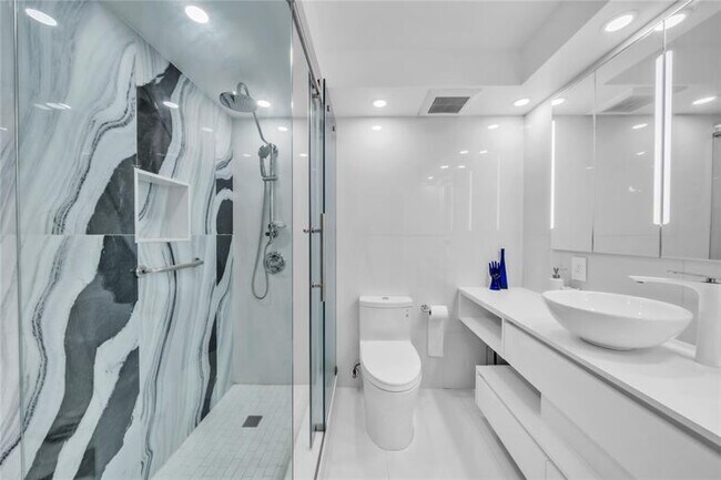 Building Photo - 250 174th St