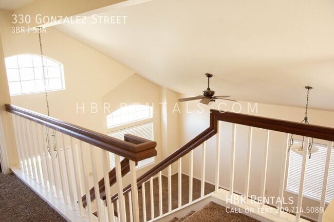 Building Photo - 330 Gonzalez St