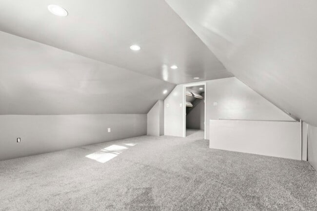 Building Photo - 36 166th Pl