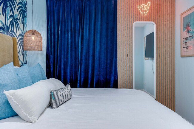 Building Photo - 1136 9th Square