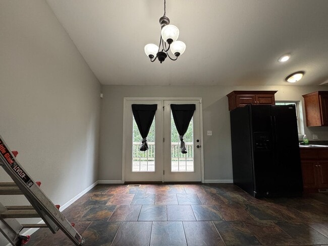Building Photo - Well Maintained 4 Bedroom with a Privacy F...