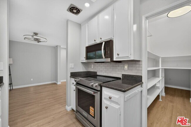 Building Photo - 2418 Graham Ave