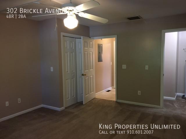 Building Photo - 302 Brickle Ave