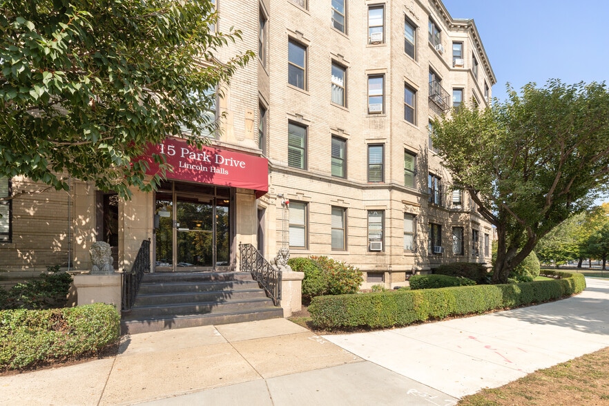 Building Photo - 15 Park