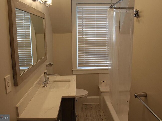 Building Photo - 744 Rydal Rd