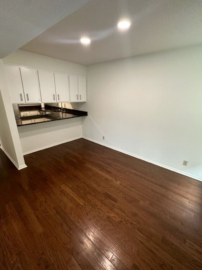 Building Photo - 2BD/2BA Condo located in Germantown!
