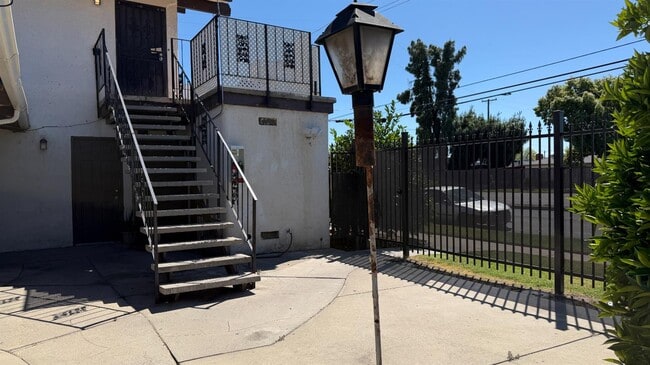 Building Photo - 2514 E Andrews Ave