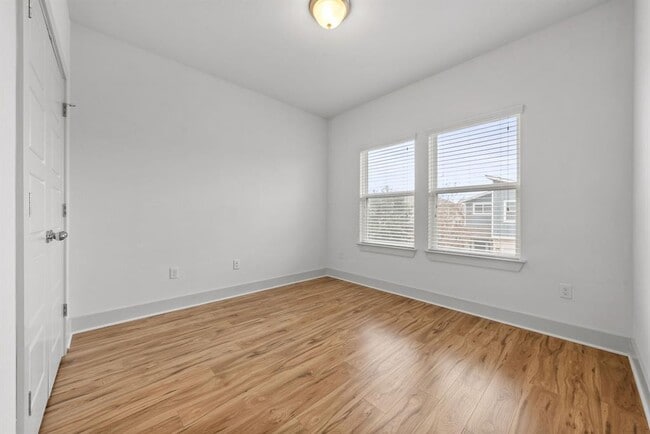 Building Photo - 1501 Homespun Rd