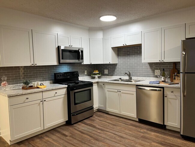 Building Photo - Welcome home! Available late July Ransom Street One Bedroom