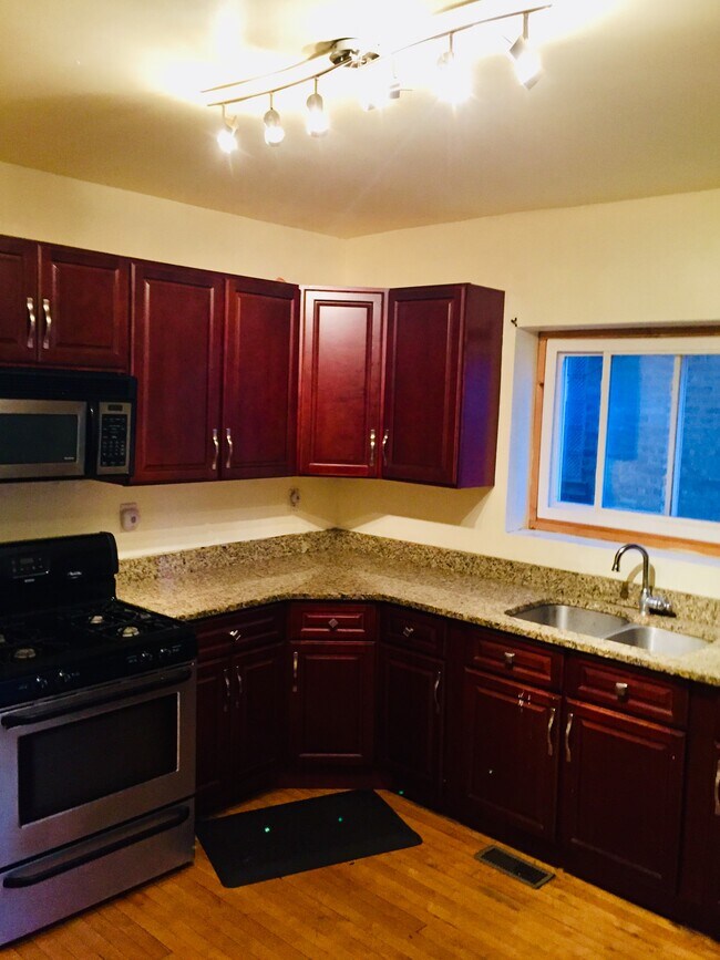 Building Photo - 1924 Kenilworth Ave