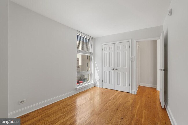 Building Photo - Westend/Dupont Gem!