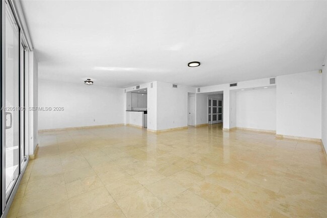 Building Photo - 20201 E Country Club Dr