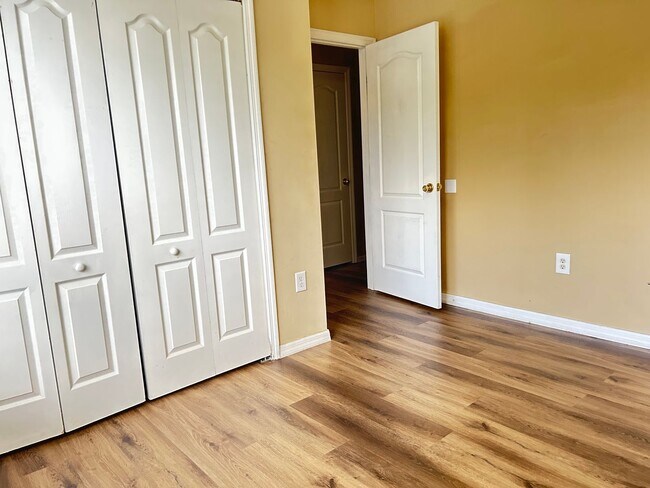 Building Photo - Beautiful Home in Parkview at Lake Shore