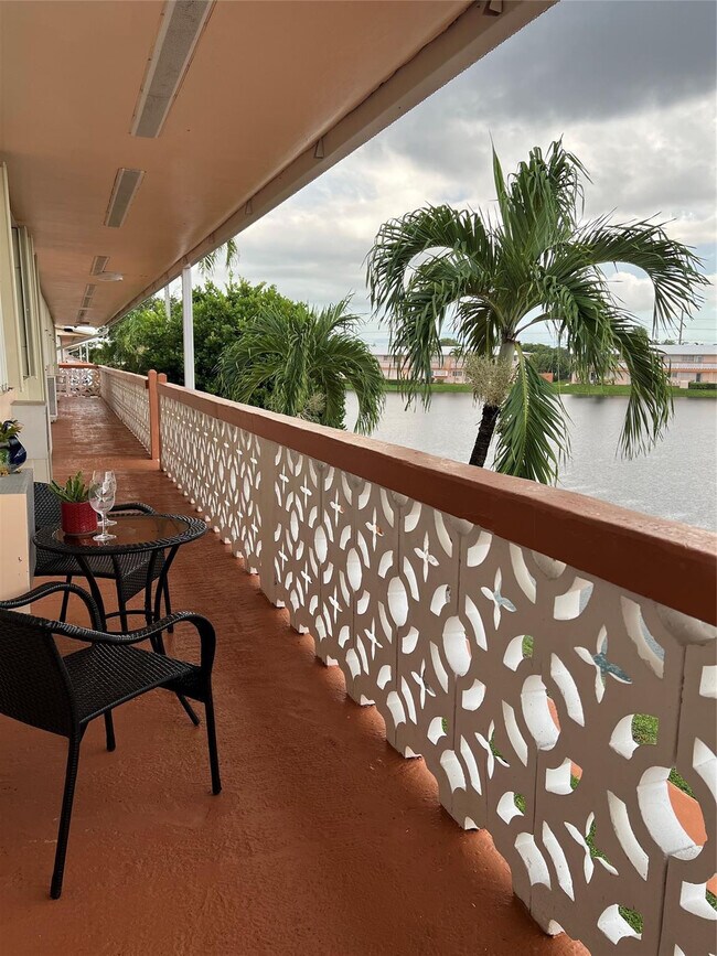 Building Photo - 900 SW 10th Terrace