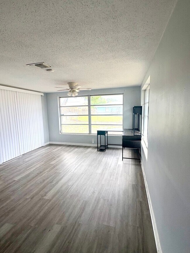 Building Photo - 7827 Monarda Dr
