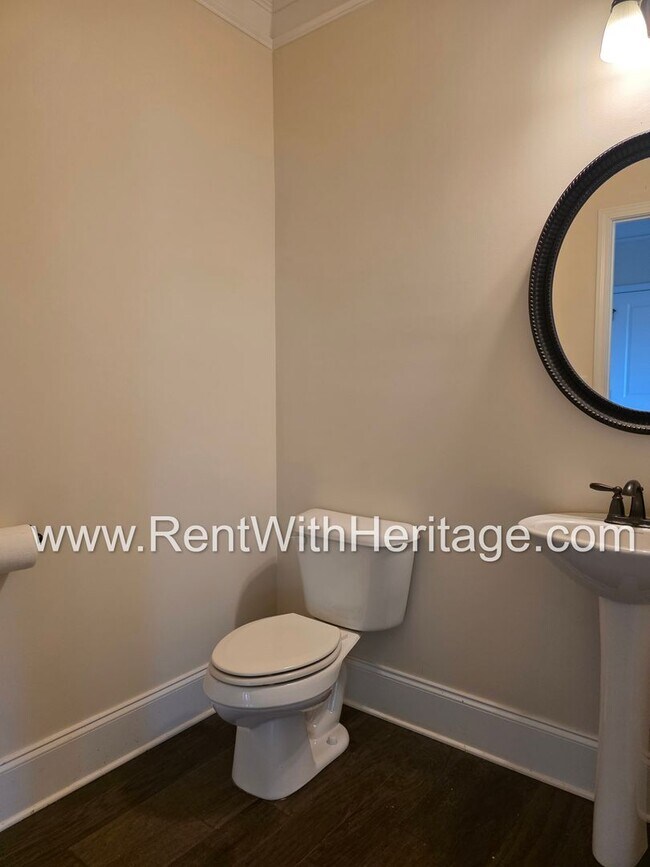 Building Photo - ABSOLUTELY BEAUTIFUL 5 BEDROOM/ 4.5 BATH HOME YOU DONT WANT TO MISS.