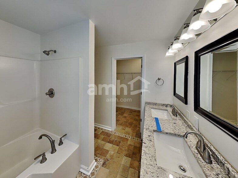 Building Photo - 1205 Chapmans Retreat Dr