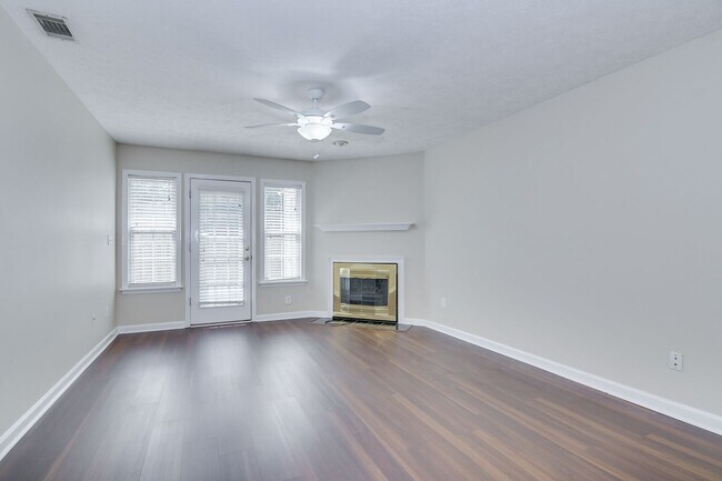 Building Photo - End Unit Townhome Evans