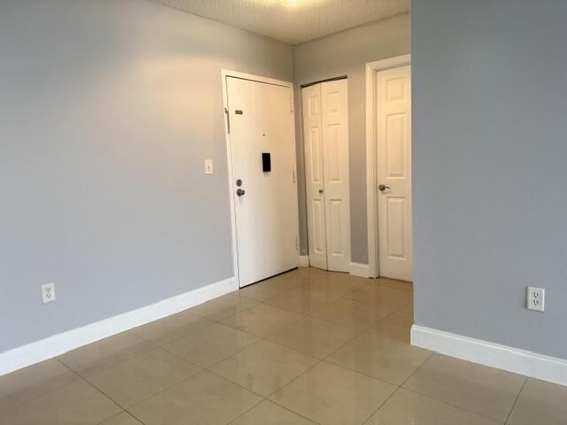 Building Photo - 4154 Inverrary Dr