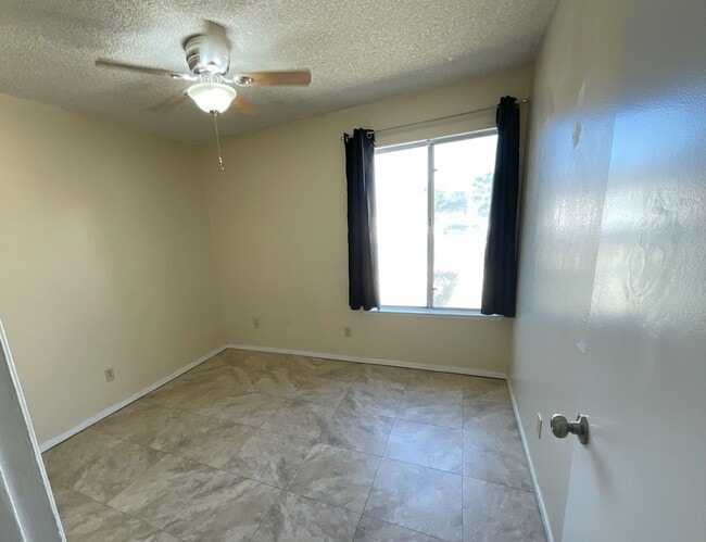 Building Photo - Charming Clovis 3/2 Home with New Solar Sy...