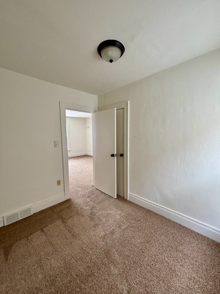 Building Photo - 91 Laverack Ave