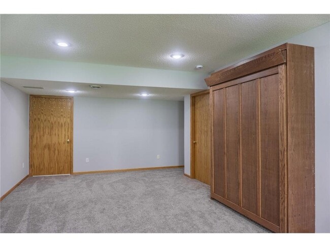 Building Photo - 102X Primrose Ln
