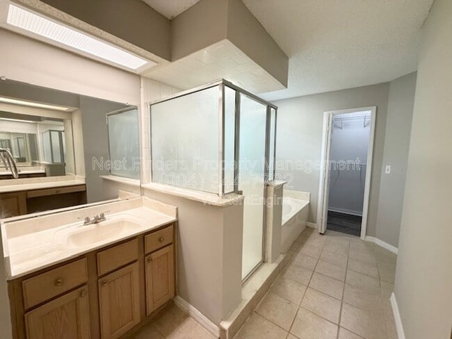 Building Photo - 816 Brookstone Ct