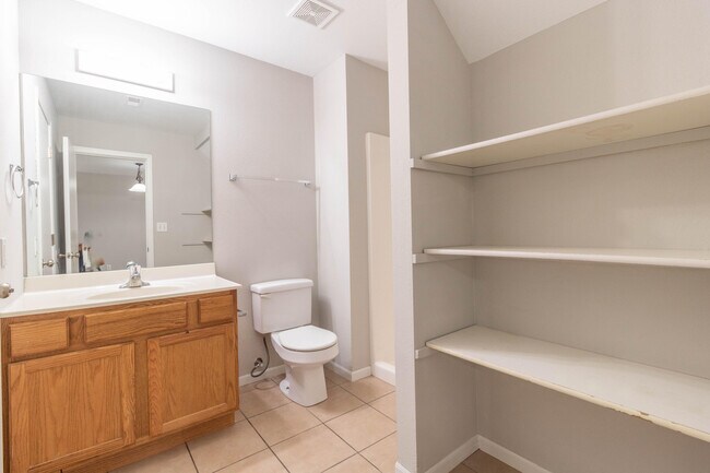 Building Photo - 1505 Raleigh Dr