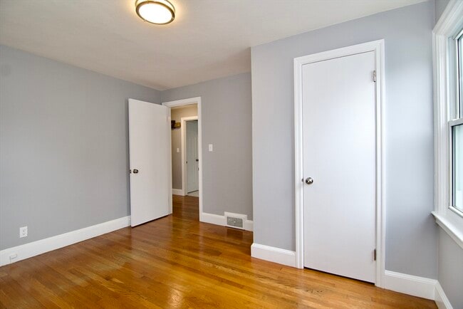 Building Photo - 63 Grandview St