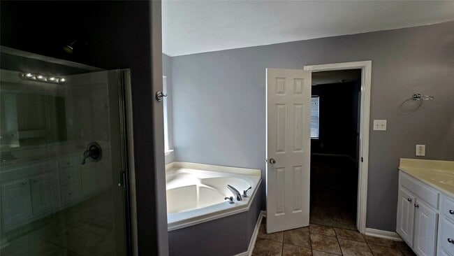 Building Photo - 7122 Sunrise Hill Ln