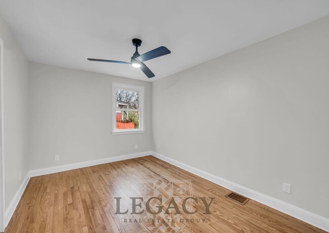 Building Photo - 719 Woodmere Dr