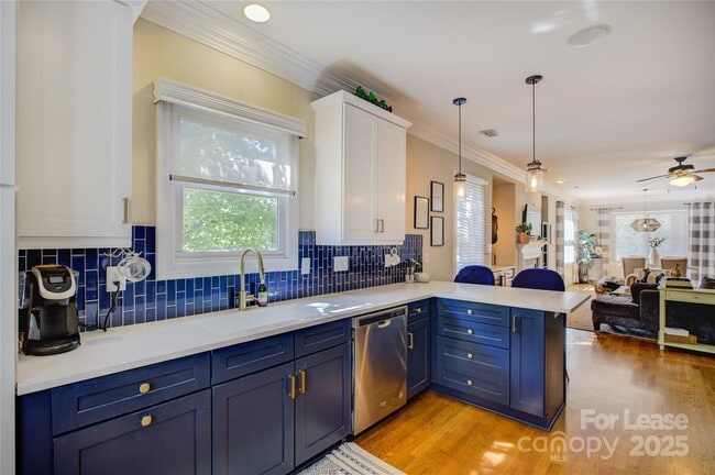 Building Photo - 909 Woodruff Pl