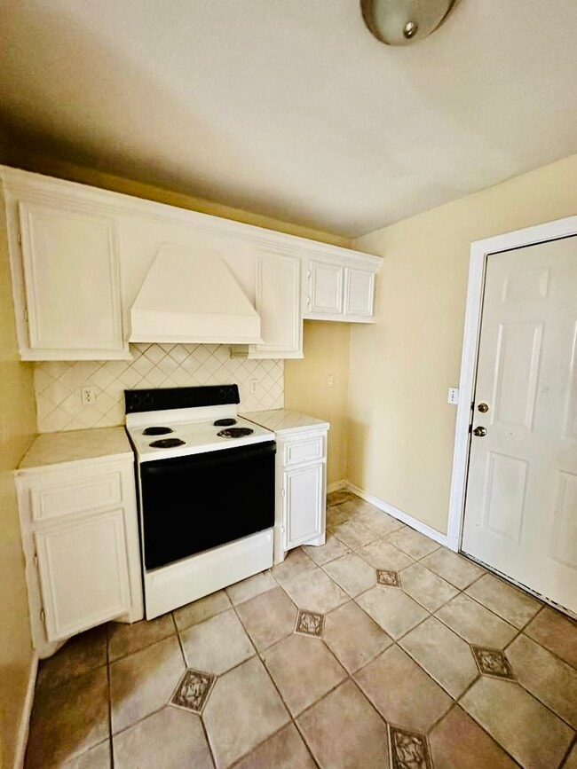 Building Photo - 2501 N I St